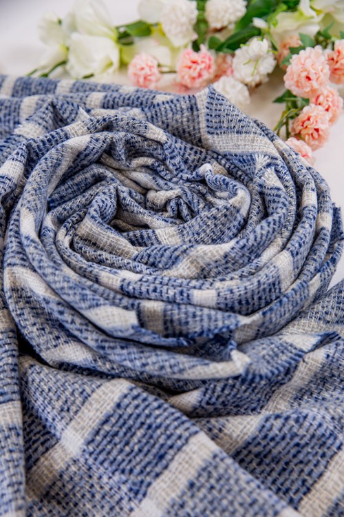 شال نسائي شتوي بشراشيب متعدد الألوان