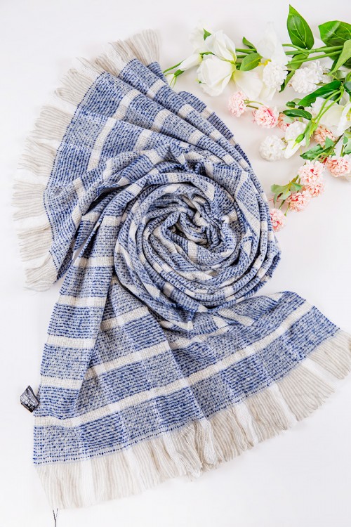 شال نسائي شتوي بشراشيب متعدد الألوان