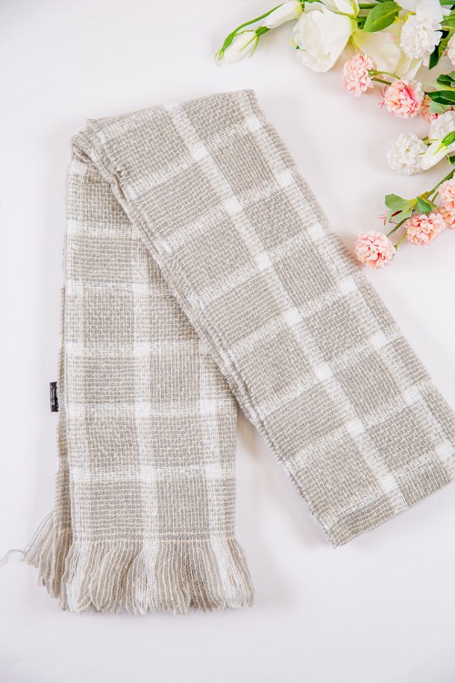 شال نسائي شتوي بشراشيب متعدد الألوان