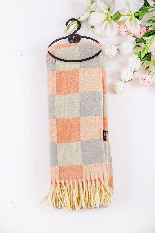 شال نسائي شتوي بشراشيب متعدد الألوان