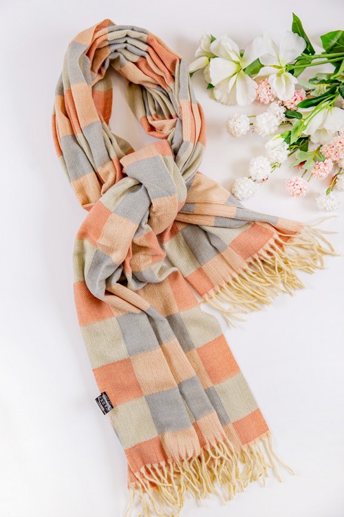 شال نسائي شتوي بشراشيب متعدد الألوان