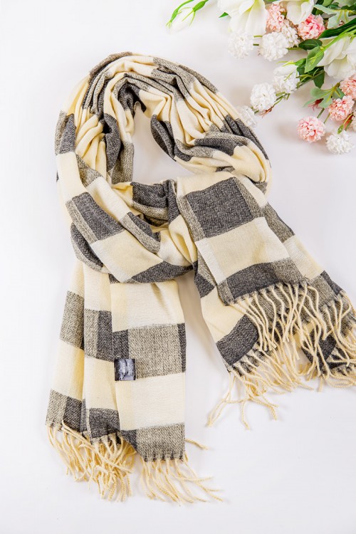 شال نسائي شتوي بشراشيب متعدد الألوان