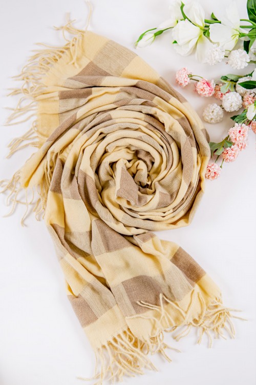 شال نسائي شتوي بشراشيب متعدد الألوان