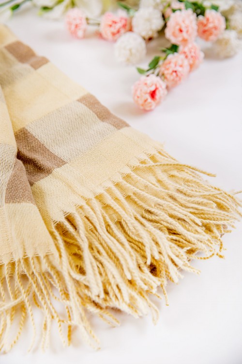 شال نسائي شتوي بشراشيب متعدد الألوان