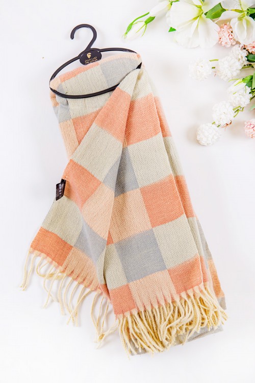 شال نسائي شتوي بشراشيب متعدد الألوان