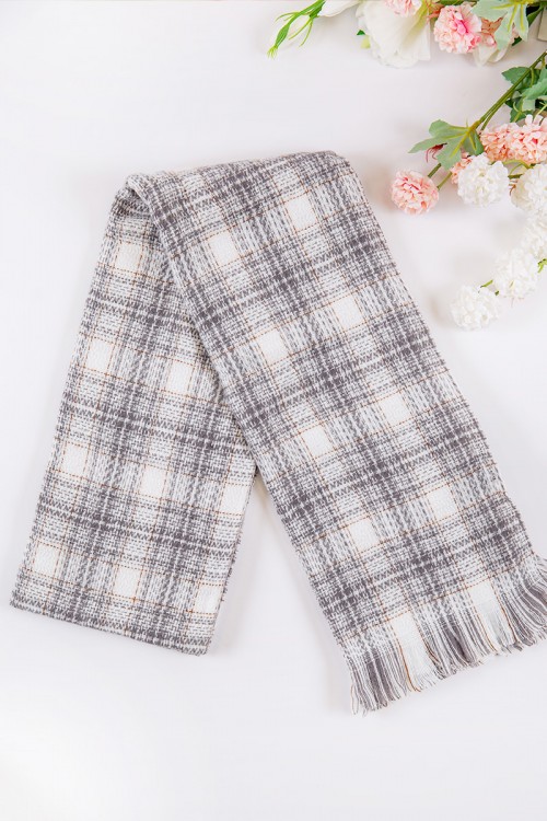 شال نسائي شتوي بشراشيب متعدد الألوان