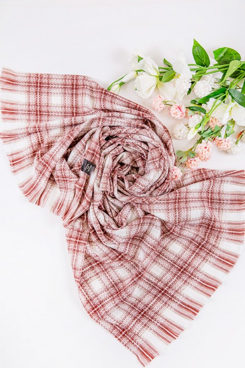 شال نسائي شتوي بشراشيب متعدد الألوان