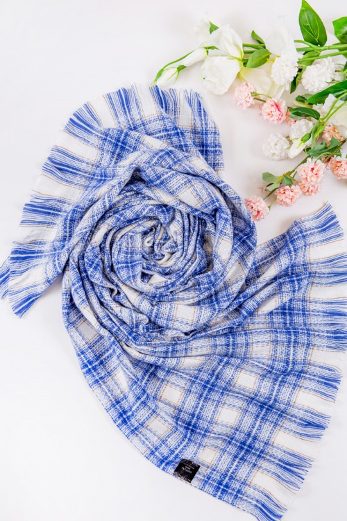 شال نسائي شتوي بشراشيب متعدد الألوان