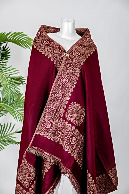 شال كشميري نسائي لون عودي بتطريز باللون الذهبي