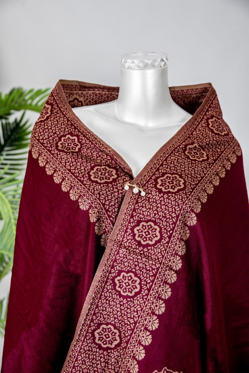 شال كشميري نسائي لون عودي بتطريز باللون الذهبي