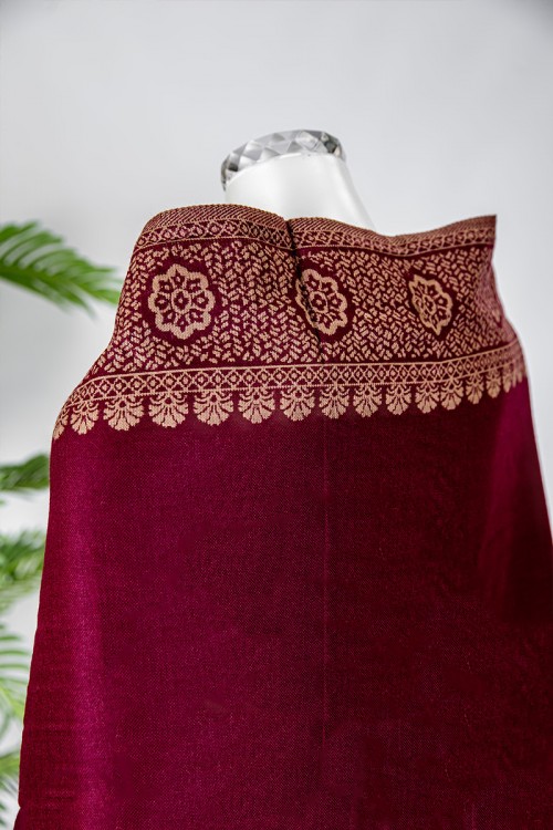 شال كشميري نسائي لون عودي بتطريز باللون الذهبي