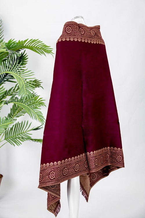 شال كشميري نسائي لون عودي بتطريز باللون الذهبي