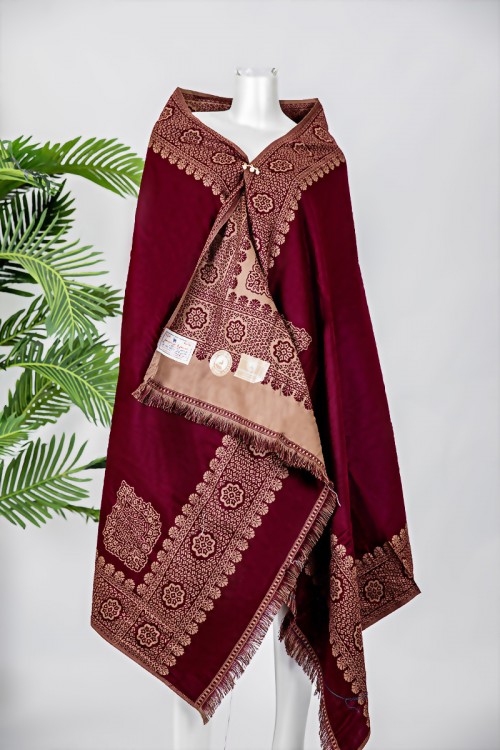 شال كشميري نسائي لون عودي بتطريز باللون الذهبي