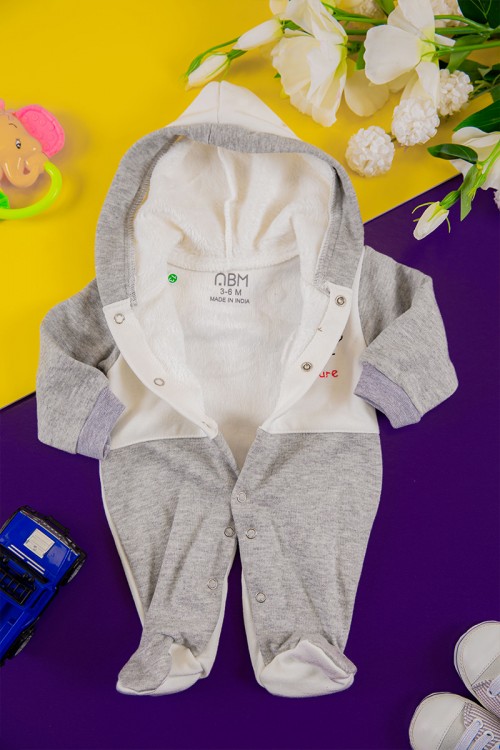 افرول أطفال ولادي شتوي مبطن لون أبيض و رمادي بقبعة رأس متصلة و أزرار من الأمام