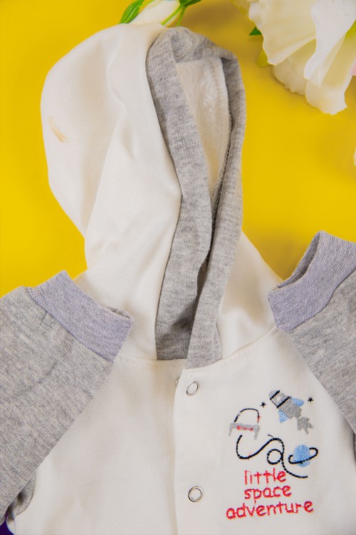 افرول أطفال ولادي شتوي مبطن لون أبيض و رمادي بقبعة رأس متصلة و أزرار من الأمام