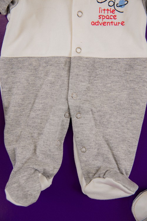 افرول أطفال ولادي شتوي مبطن لون أبيض و رمادي بقبعة رأس متصلة و أزرار من الأمام