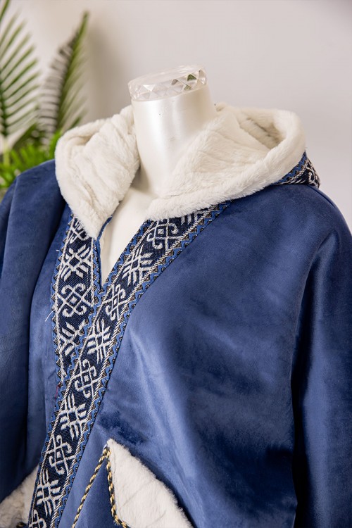 فروه نسائي شتوي مبطن  لون أزرق مزخرف من الأطراف بقبعة على الرأس و جيوب أمامية