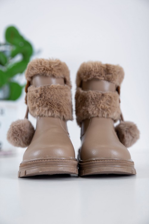 حذاء بوت بناتي شتوي لون بني بطول الكاحل مزين و مبطن بفرو و سحاب جانبي للغلق