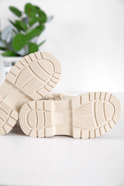 حذاء بوت بناتي شتوي لون اوف وايت بطول الكاحل مزين و مبطن بفرو و سحاب جانبي للغلق