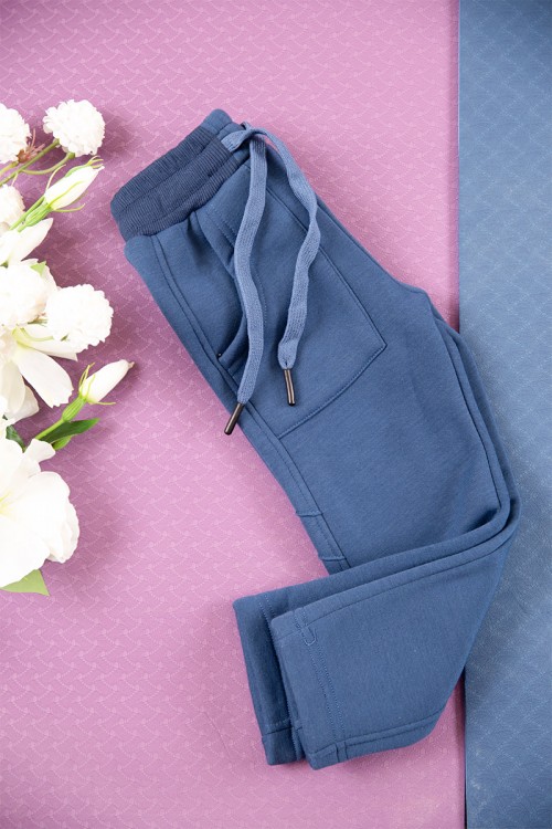 طقم بناتي شتوي قطعتين لون خربزي بأكمام طويلة وقبعة متصلة مع بنطلون طويل بزم و رباط على الخصر