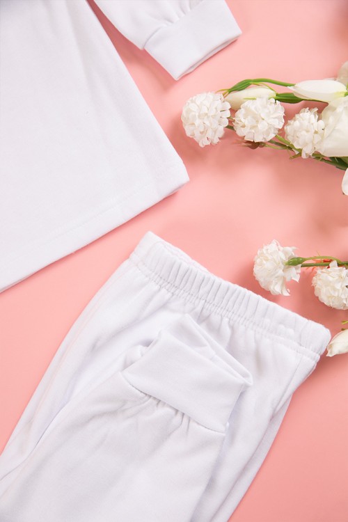 طقم بيجاما بناتي شتوي قطعتين لون أبيض بأكمام طويلة مع بنطلون طويل بزم