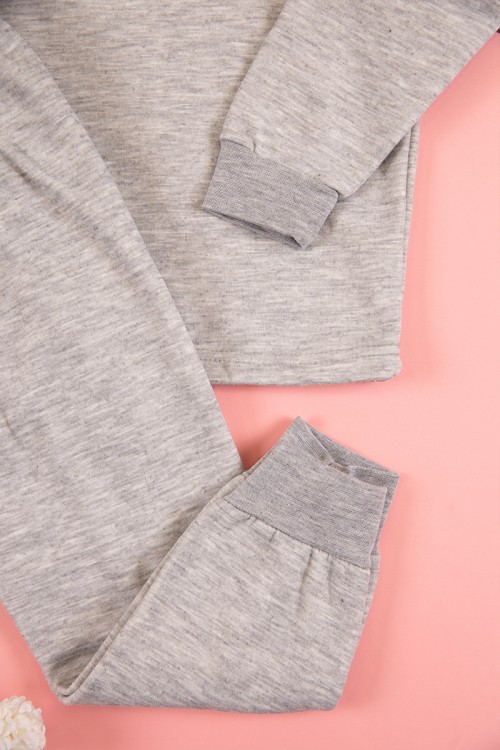 طقم بيجاما بناتي شتوي قطعتين لون رصاصي بأكمام طويلة مع بنطلون طويل بزم