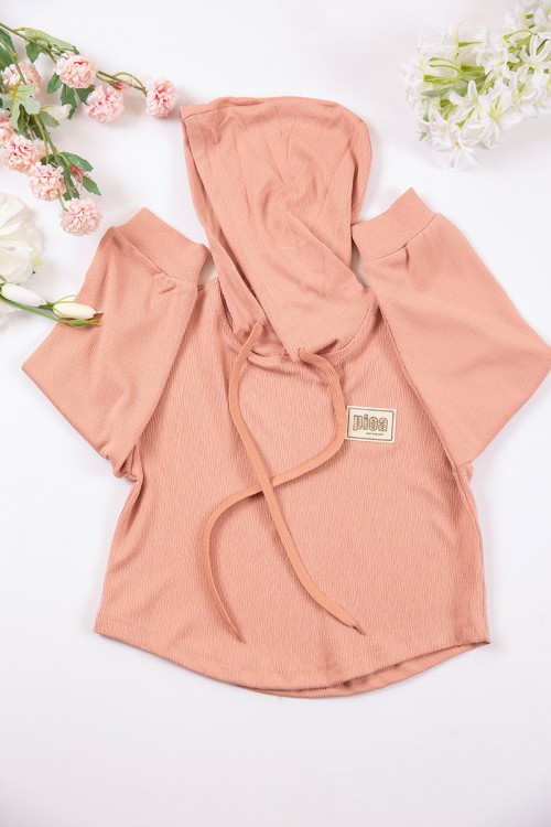 طقم بناتي شتوي قطعتين لون خربزي بأكمام طويلة وقبعة متصلة مع بنطلون طويل بزم و رباط على الخصر