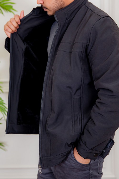 جاكيت رجالي شتوي لون أسود ياقة عالية بجيوب و سحاب من الأمام