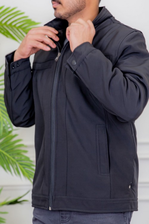 جاكيت رجالي شتوي لون أسود ياقة عالية بجيوب و سحاب من الأمام