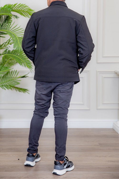 جاكيت رجالي شتوي لون أسود ياقة عالية بجيوب و سحاب من الأمام