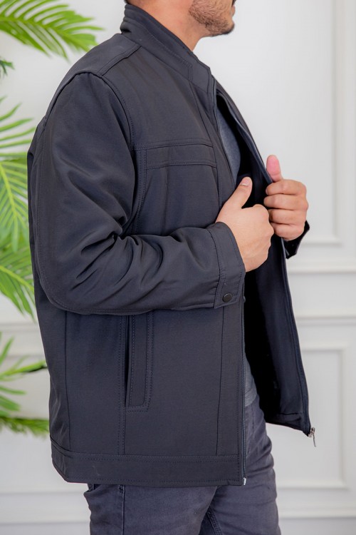 جاكيت رجالي شتوي لون أسود ياقة عالية بجيوب و سحاب من الأمام