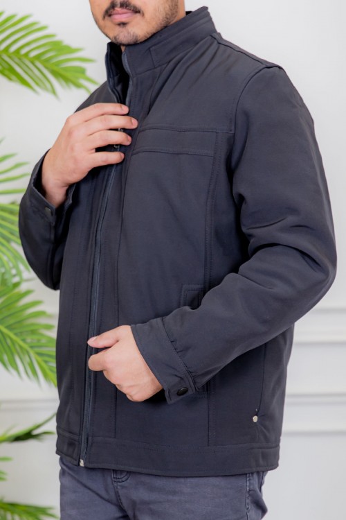 جاكيت رجالي شتوي لون أسود ياقة عالية بجيوب و سحاب من الأمام