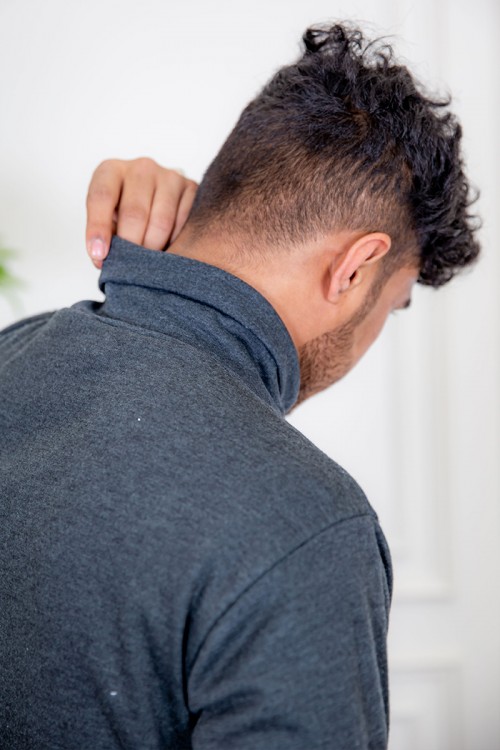 طقم بيجاما رجالي شتوي قطعتين لون رصاصي بياقة عالية و أكمام طويلة