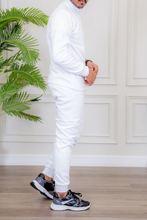طقم بيجاما رجالي شتوي قطعتين لون أبيض بياقة عالية و أكمام طويلة