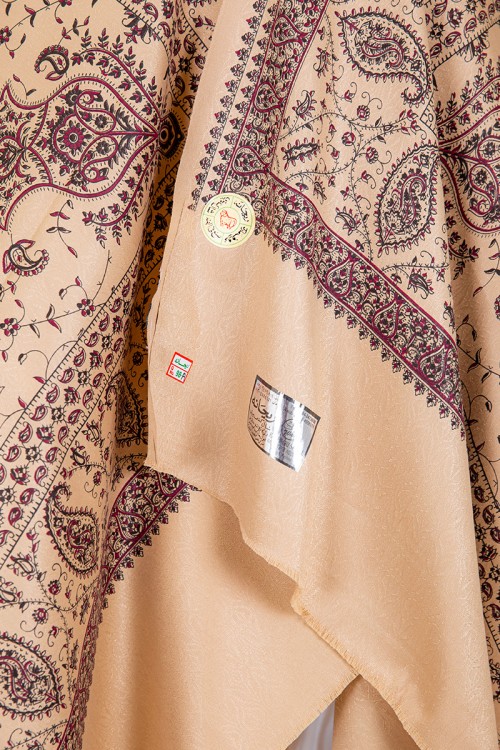 شال كشميري نسائي لون بيج بنقوش باللون الأسود و العودي