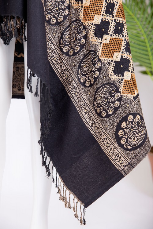 شال كشميري نسائي لون أسود بتطريز باللون الذهبي و البني