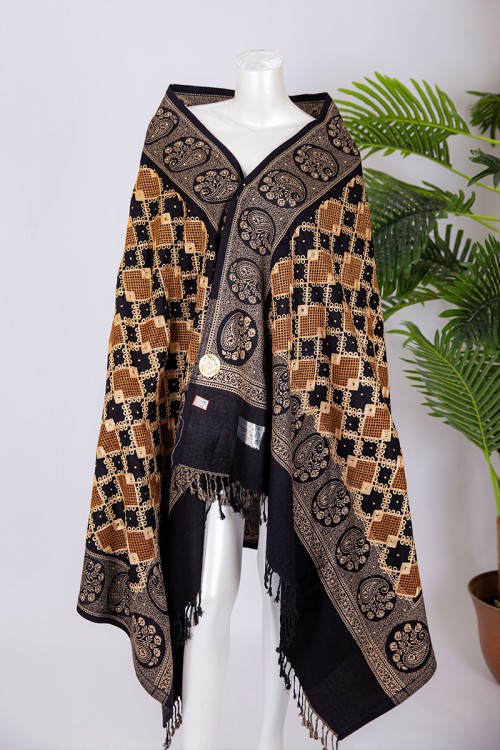 شال كشميري نسائي لون أسود بتطريز باللون الذهبي و البني