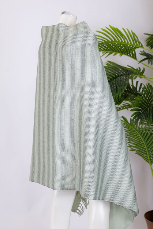 شال كشميري نسائي لون تفاحي فاتح مخطط باللون الأسود