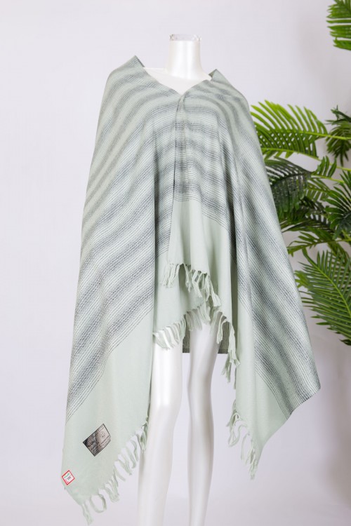 شال كشميري نسائي لون تفاحي فاتح مخطط باللون الأسود