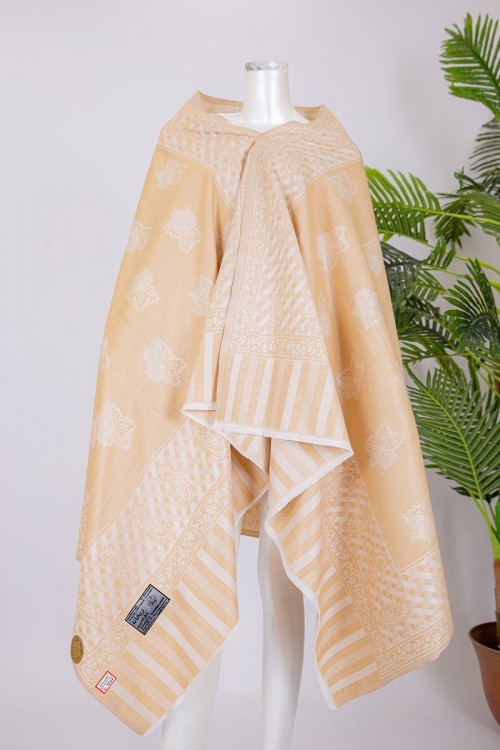 شال كشميري نسائي لون بيج بنقوش باللون الاوف وايت