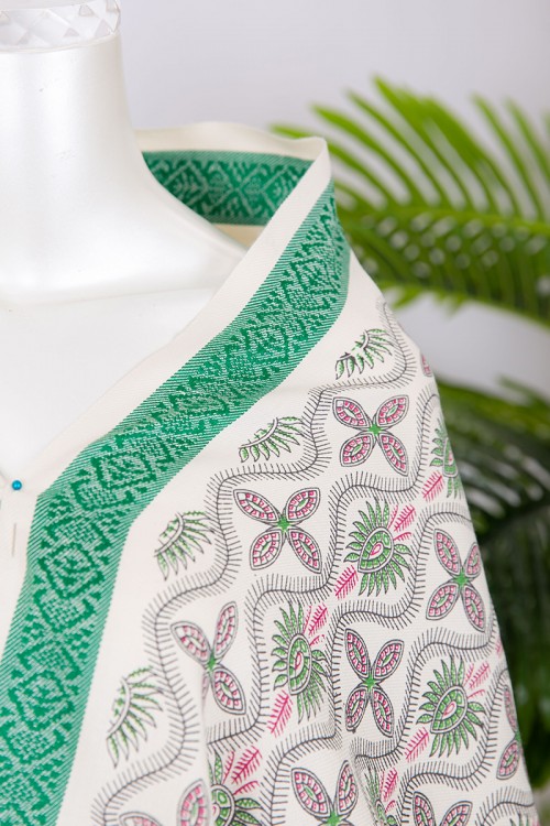 شال كشميري نسائي لون اوف وايت بنقوش باللون الأخضر و الوردي و الأسود