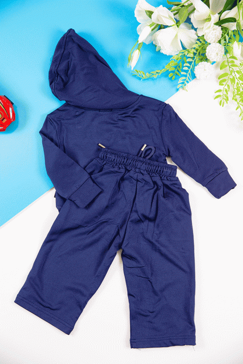 طقم قطعتين ولادي أطفال شتوي لون كحلي بكتابات من الأمام و بقبعة رأس  و أكمام طويلة و رباط و زم من الخصر