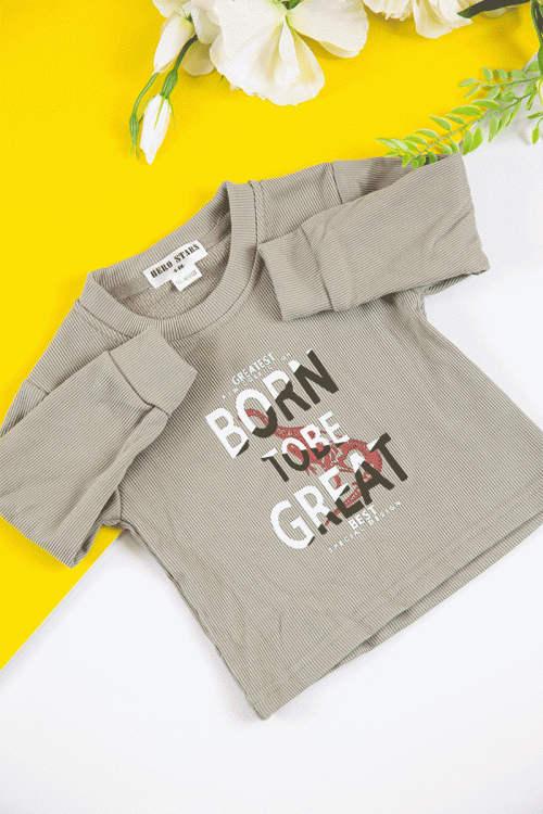 طقم قطعتين ولادي أطفال شتوي لون بيج مزين بكتابات و أكمام طويلة و رباط و زم من الخصر