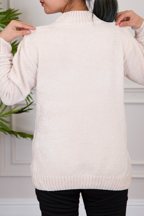 بلوفر نسائي شتوي لون اوف وايت بياقة عالية و أكمام طويلة