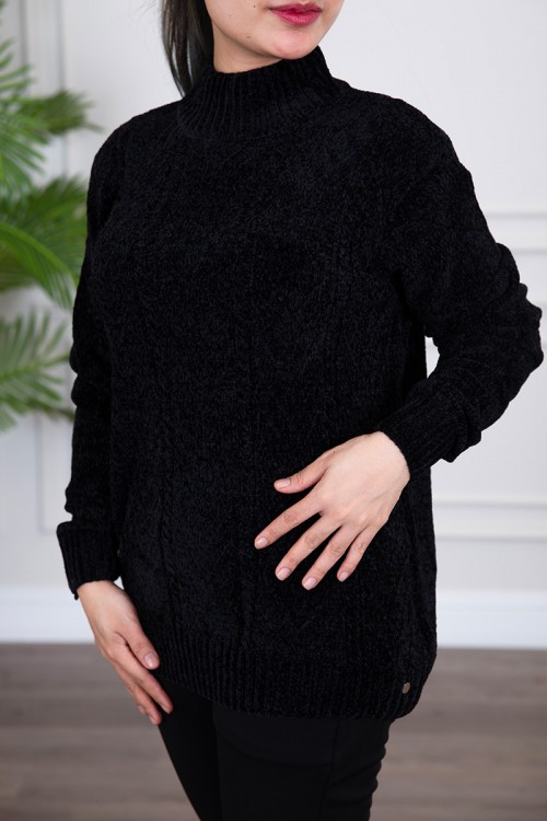 بلوفر نسائي شتوي لون أسود بياقة عالية و أكمام طويلة