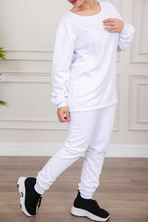 بيجاما نسائية شتوية قطعتين لون أبيض سادة بياقة دائرية و بأكمام و بنطلون طويل