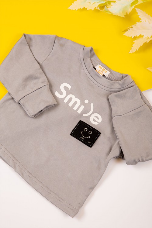 طقم بناتي شتوي قطعتين  لون بيج غامق بكتابات من الأمام و أكمام طويلة و رباط و زم من الخصر