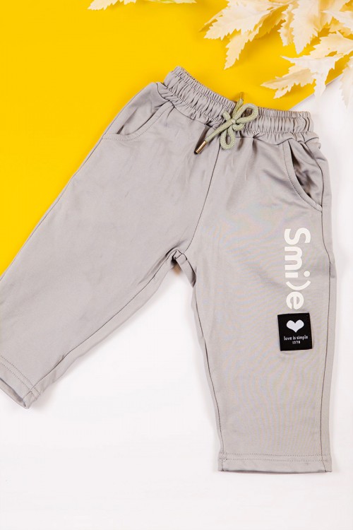 طقم بناتي شتوي قطعتين  لون بيج غامق بكتابات من الأمام و أكمام طويلة و رباط و زم من الخصر