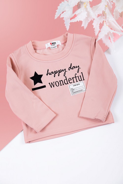 طقم بناتي شتوي قطعتين لون وردي بكتابات من الأمام و أكمام طويلة و رباط و زم من الخصر