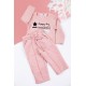 طقم بناتي شتوي قطعتين لون وردي بكتابات من الأمام و أكمام طويلة و رباط و زم من الخصر